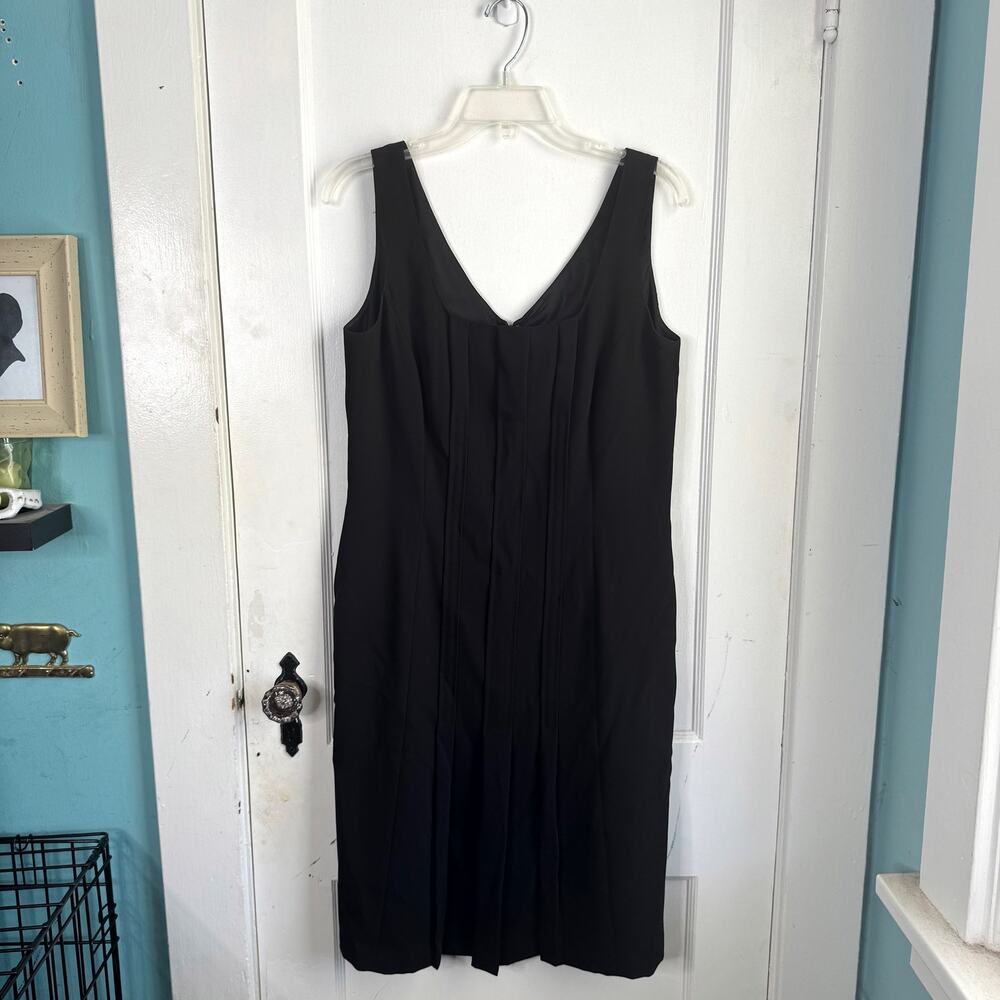 Tahari Black Pleated Sheath Dress Scoop Neck Sleeveless Professional Classic 10